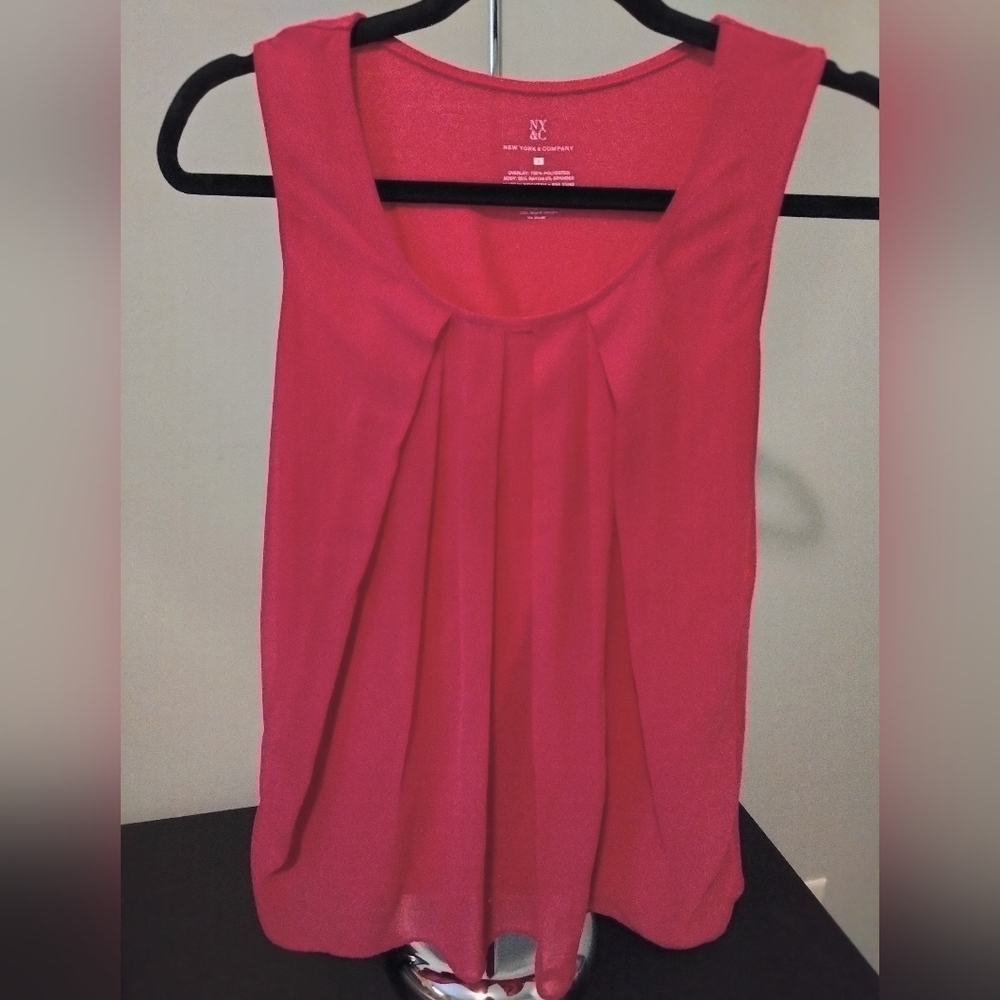 New York & Company sleeveless blouse. Size small.